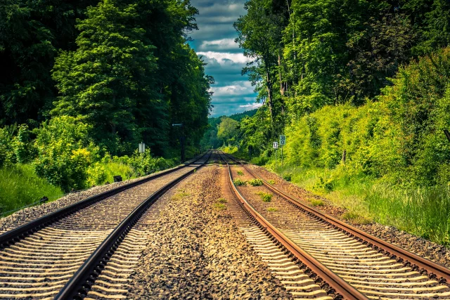 2021_09_30_rails_Thomas_B._pixabay