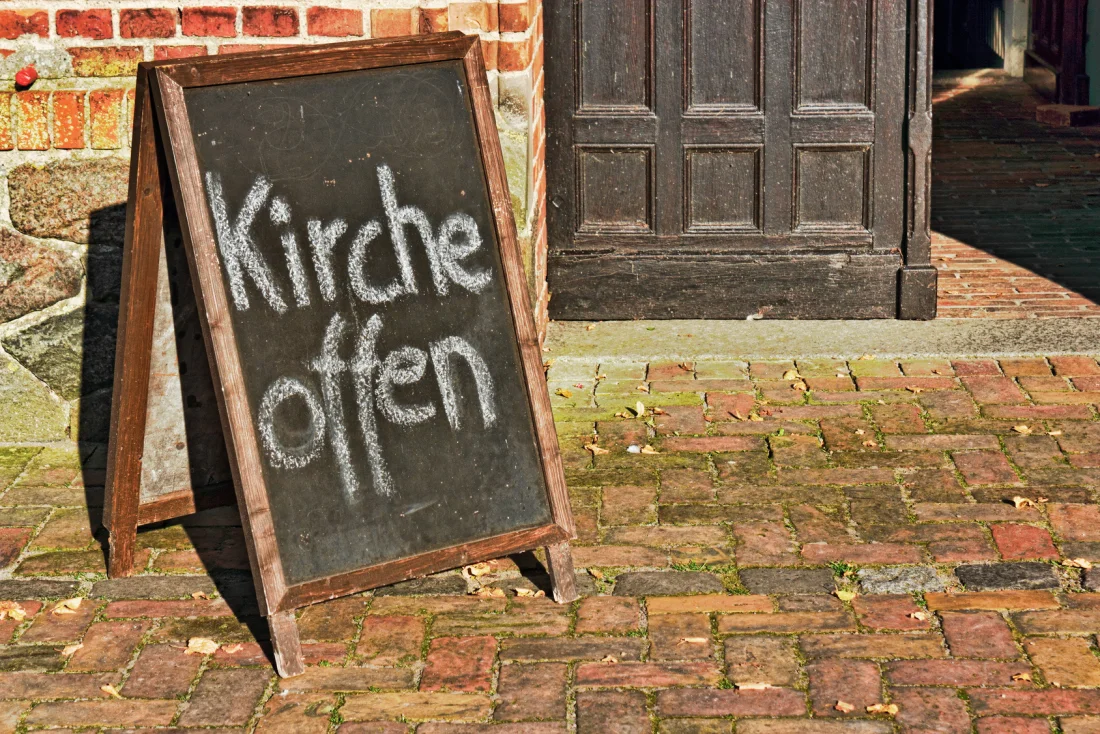 ©artofolia_73250300_m_1 ©artofolia_73250300_m_1_Kirche_offen